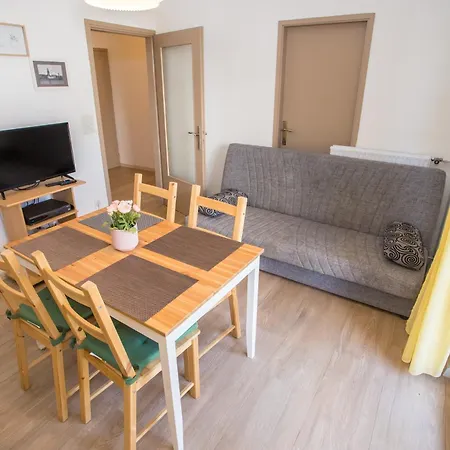 公寓 Porec Accommodation 波雷奇